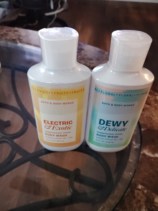 Bath & Body Works Other - Bath & Body Works Electric & Dewy Body Wash Duo — Yellow & Teal